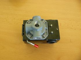 Пресостат за безмаслен компресор CX237-2